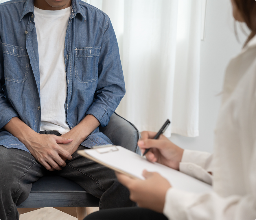 Patient and therapist in discussion